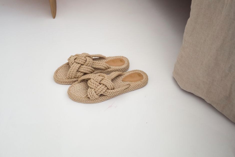 Eco-Friendly Slippers: A Sourcing Guide for Importers