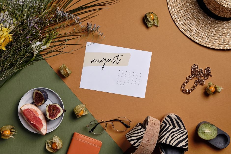 Seasonal Slipper Buying: A Month-by-Month Order Calendar