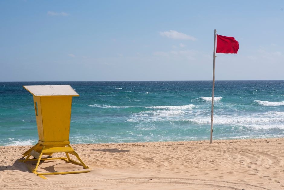 7 Red Flags When Sourcing Custom House Slippers from China