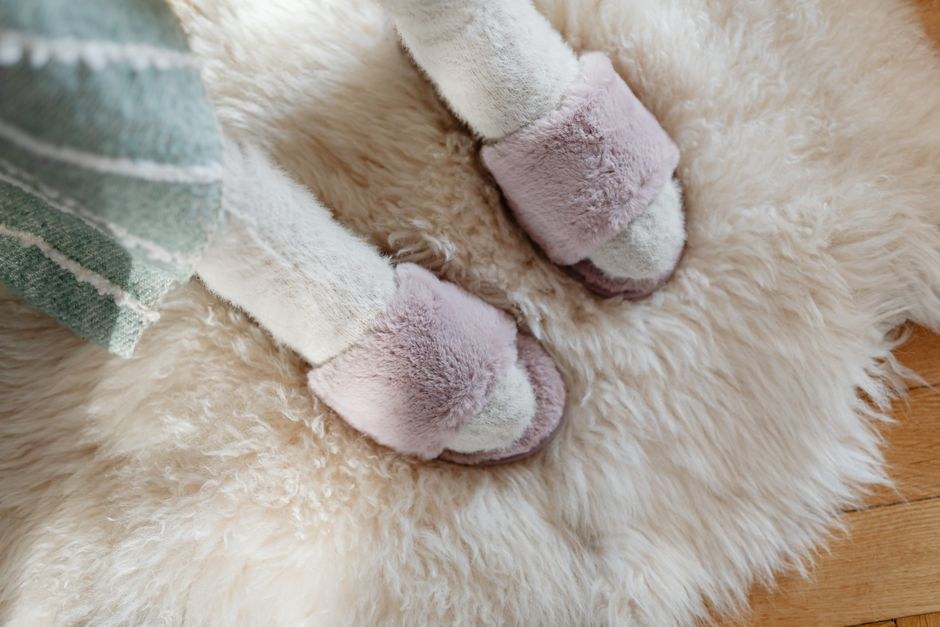 Plush & Fleece Slippers: Winter Sourcing and Trend Insights