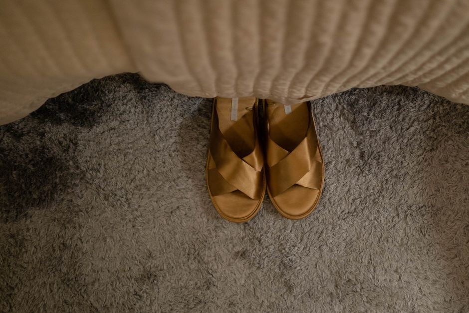How to Choose the Right House Slipper Construction for Your Market
