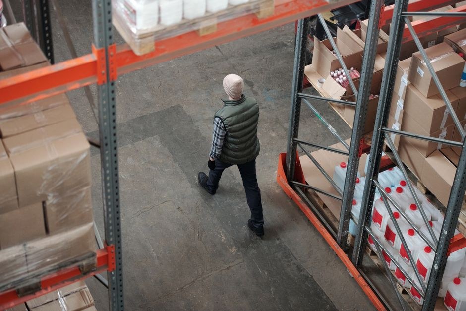 Seasonal Buying for House Slippers: Timing Your Order Right