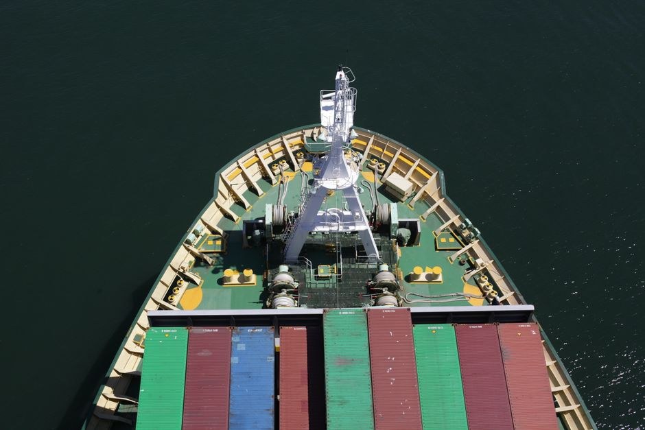 Shipping Slippers from China: FCL vs LCL and Transit Times